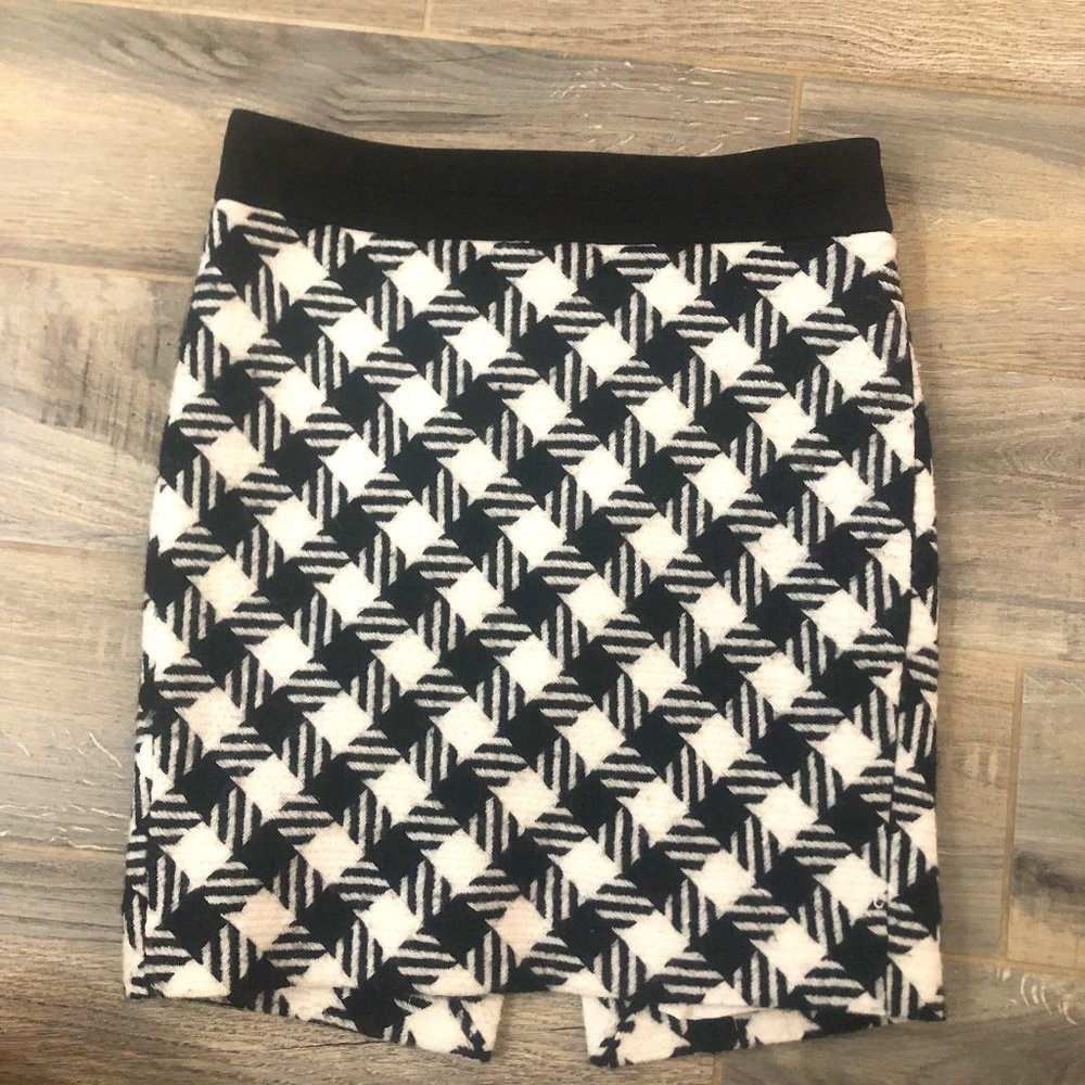 WHBM Black White Checkered Skirt 00